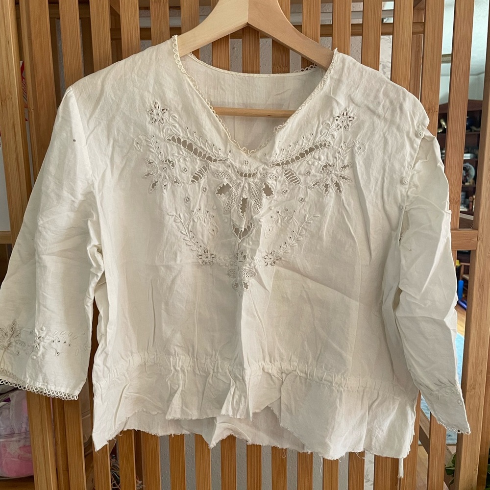 Antique white cropped top
Cotton